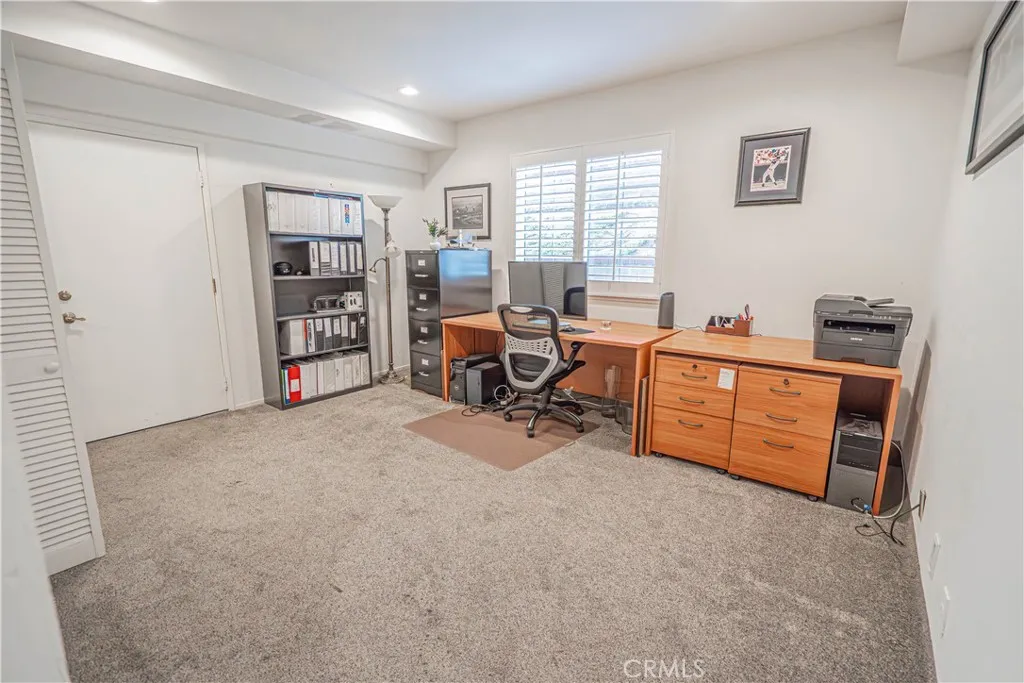 28655 Greenwood Pl, Castaic, California 91384 home-pic-31