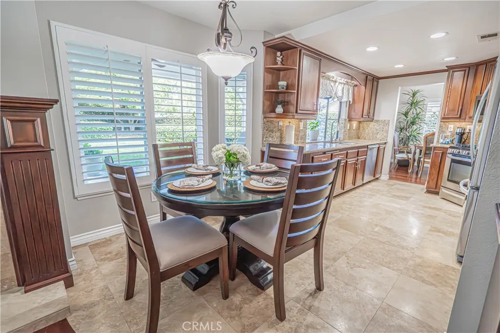 28655 Greenwood Pl, Castaic, California 91384 home-pic-11