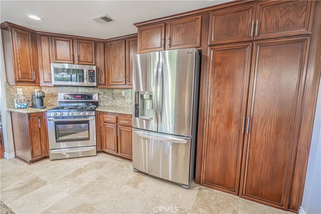 28655 Greenwood Pl, Castaic, California 91384 home-pic-8
