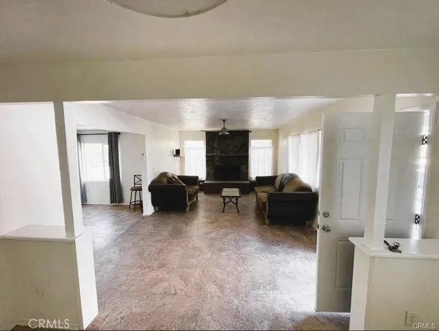 Larger Unit Livingroom