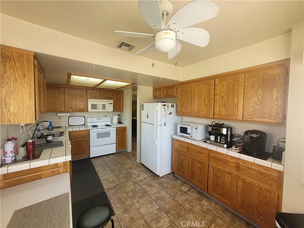 19218 Elm Drive, Apple Valley, California 92308 home-pic-7