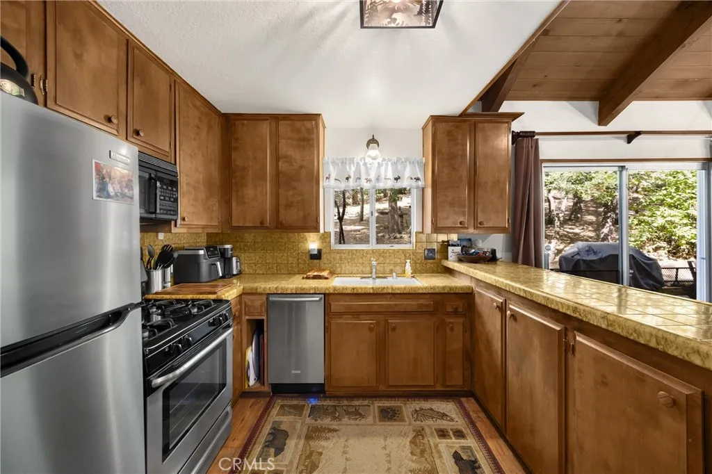 27963 St. Bernard Ln, Lake Arrowhead, California 92352 home-pic-8