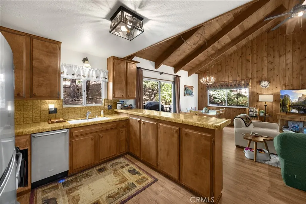 27963 St. Bernard Ln, Lake Arrowhead, California 92352 home-pic-9
