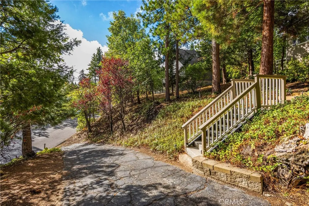 27963 St. Bernard Ln, Lake Arrowhead, California 92352 home-pic-34