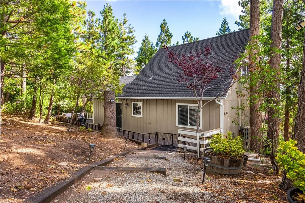 27963 St. Bernard Ln, Lake Arrowhead, California 92352 home-pic-24