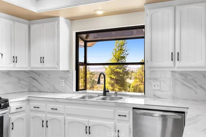42355 Rockview Drive, Hemet, California 92544