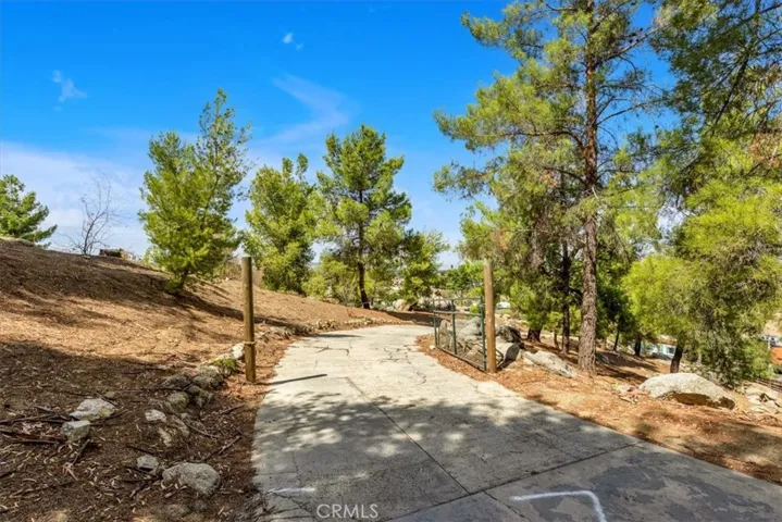 42355 Rockview Drive, Hemet, California 92544