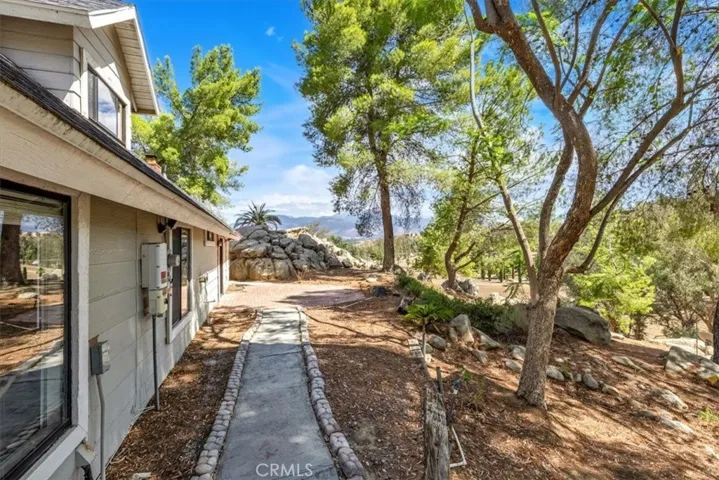 42355 Rockview Drive, Hemet, California 92544