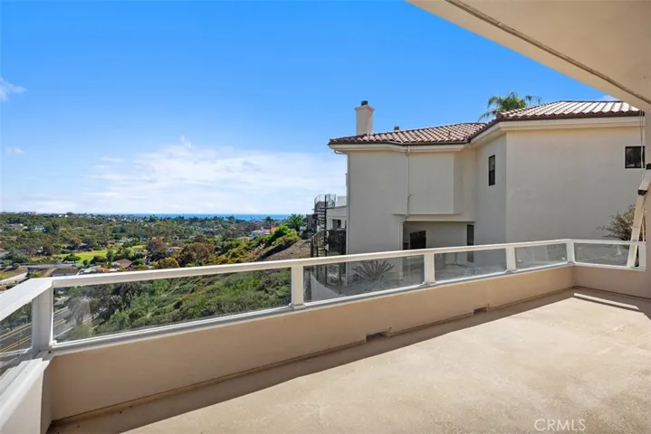 Deck off breakfast nook and family room