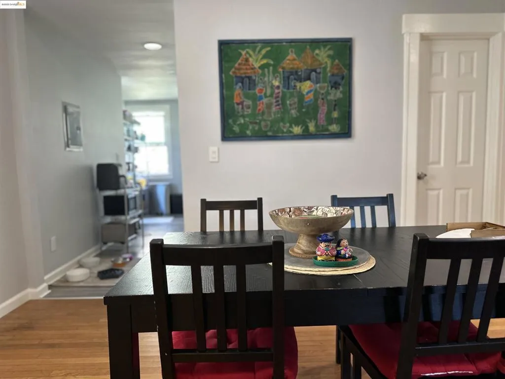 2816 Viola St, Oakland, California 94619 home-pic-6