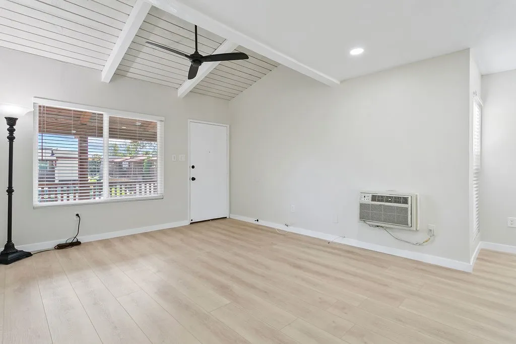 1030 W Macarthur Boulevard 132, Santa Ana, California 92707 home-pic-7