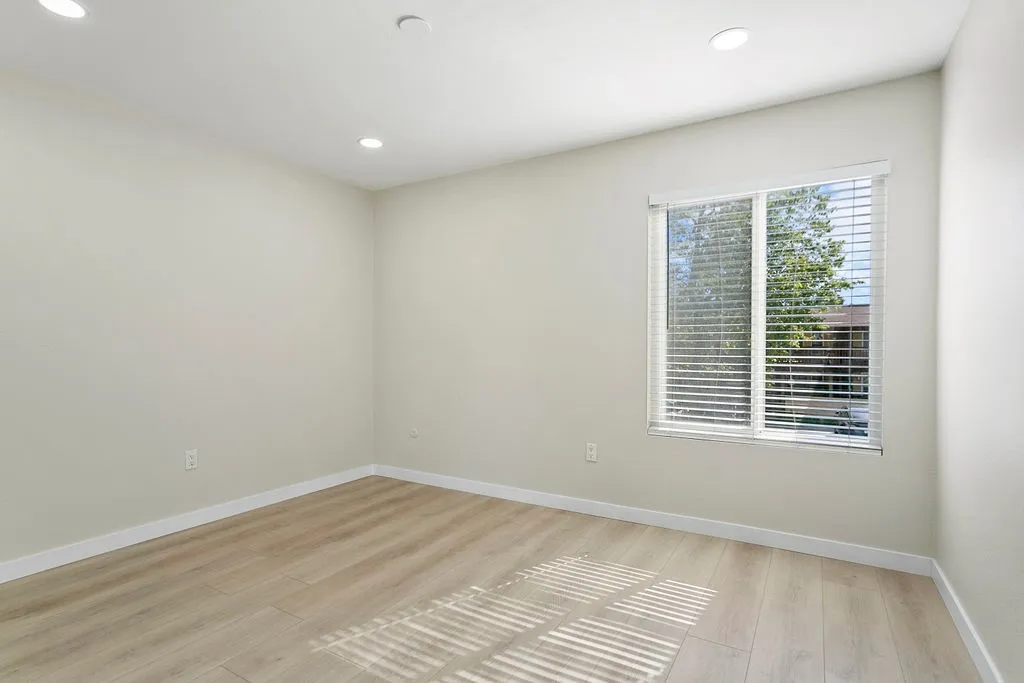 1030 W Macarthur Boulevard 132, Santa Ana, California 92707 home-pic-12