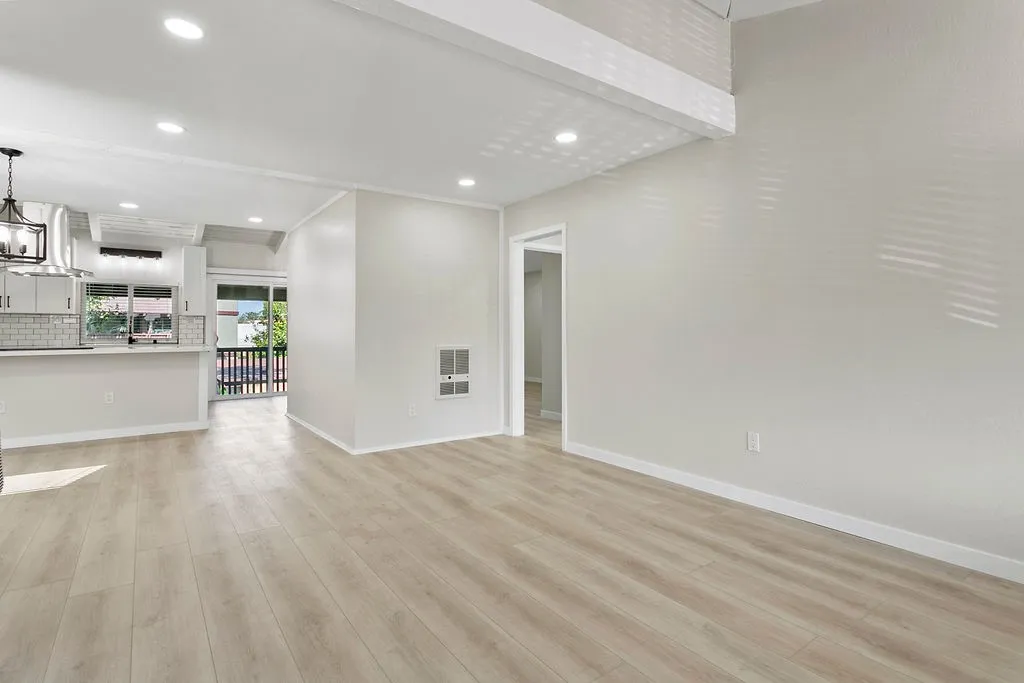 1030 W Macarthur Boulevard 132, Santa Ana, California 92707 home-pic-2