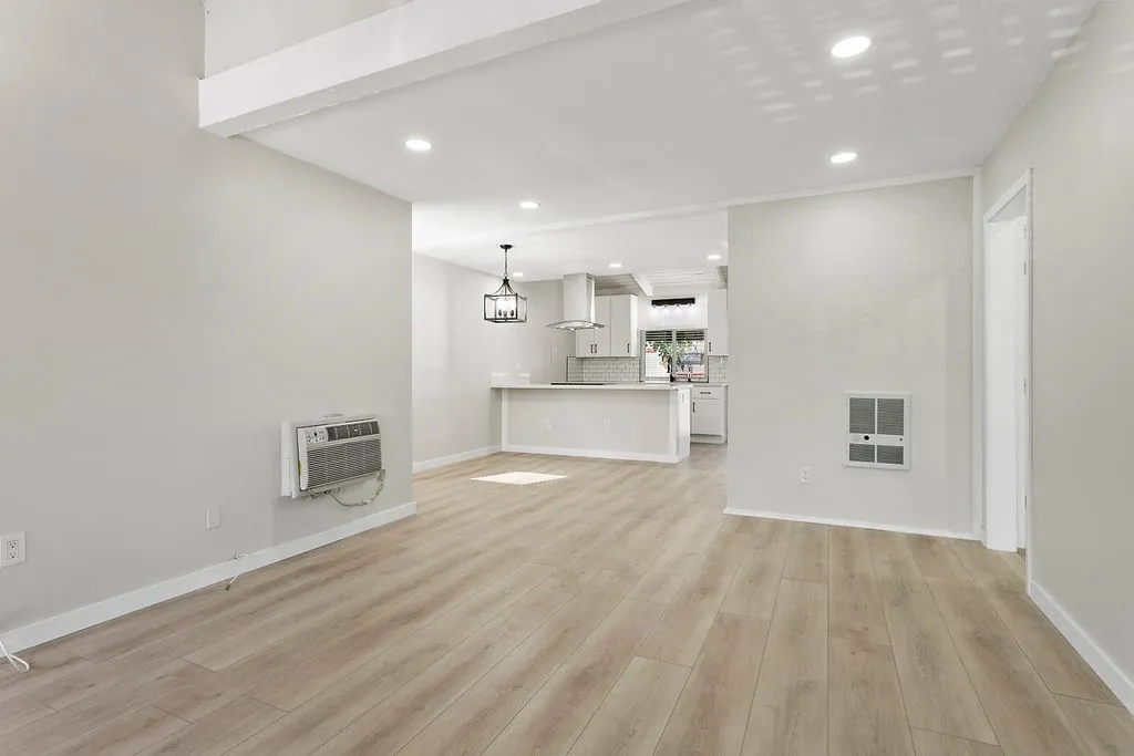 1030 W Macarthur Boulevard 132, Santa Ana, California 92707 home-pic-6