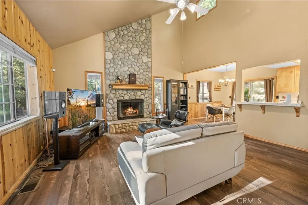 31358 Lightfoot Way, Running Springs, California 92382 home-pic-2