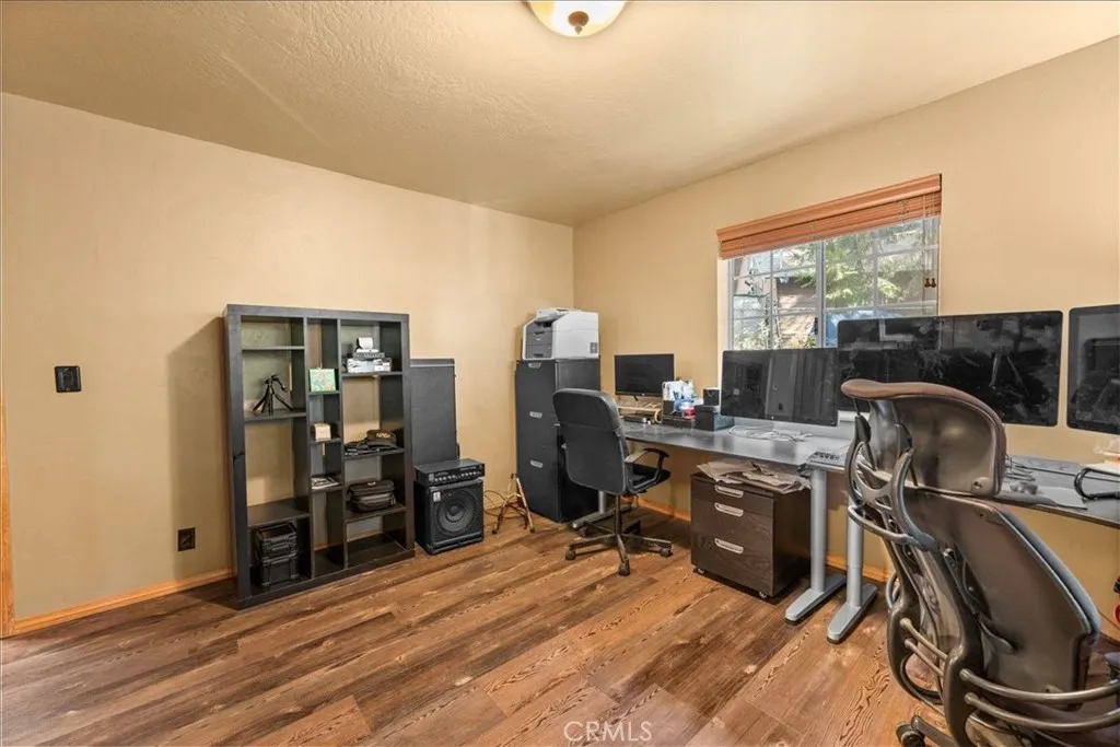 31358 Lightfoot Way, Running Springs, California 92382 home-pic-19