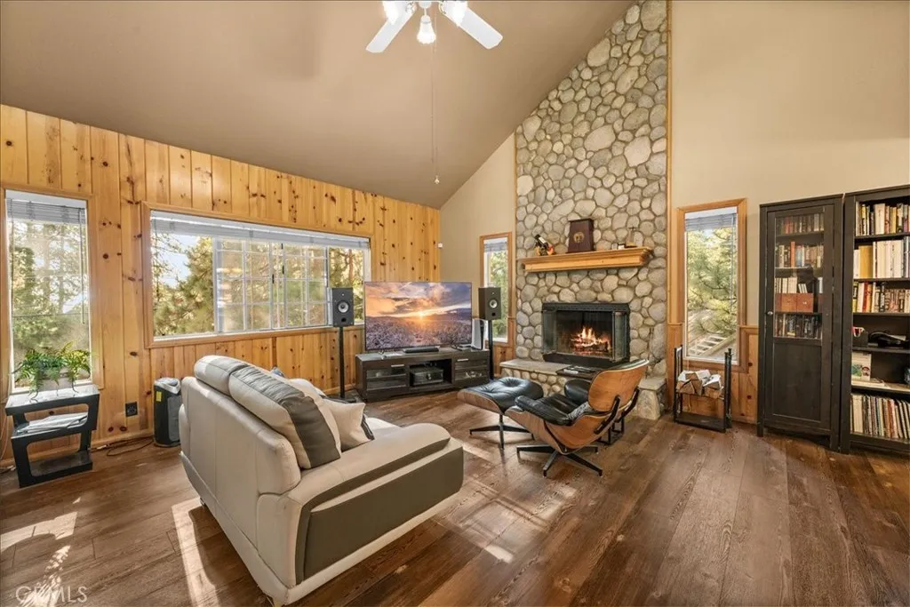 31358 Lightfoot Way, Running Springs, California 92382 home-pic-3