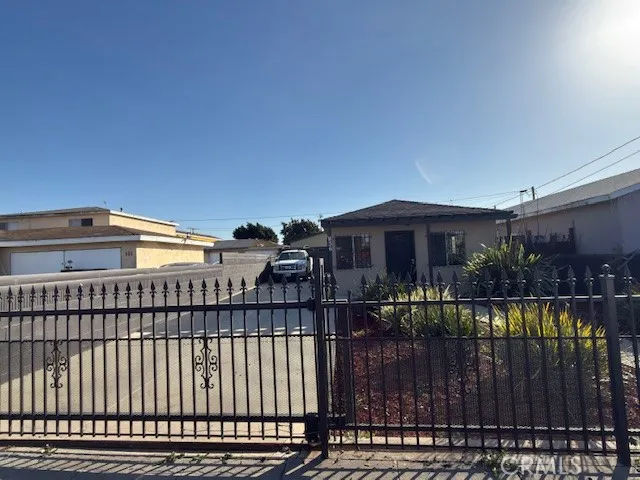 836 W Cedar, Compton, California 90220 home-pic-1
