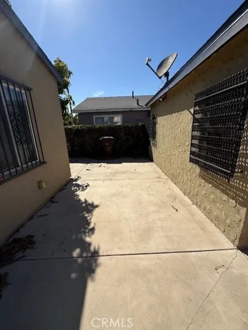 Space between house and garage