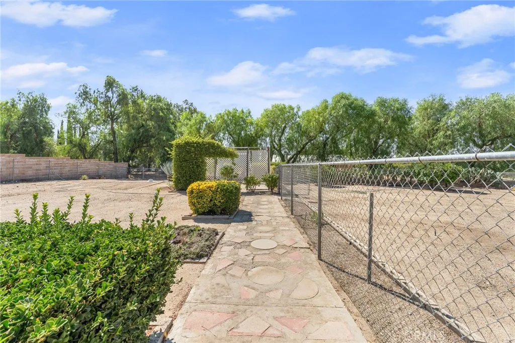 4140 Mockingbird, Banning, California 92220 home-pic-12