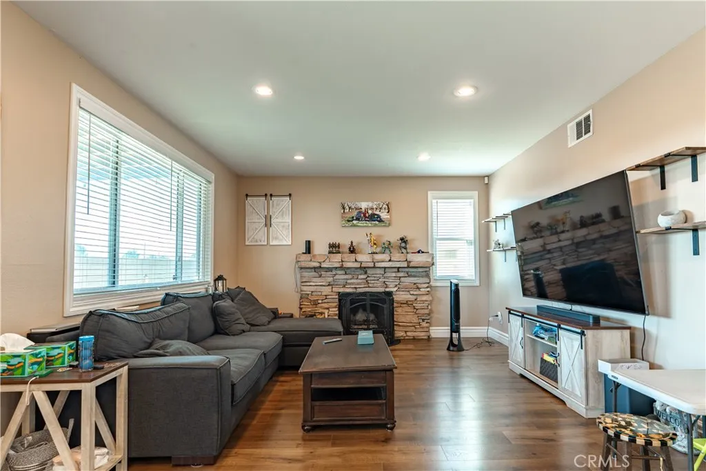 1217 W Avenue H7, Lancaster, California 93534 home-pic-10