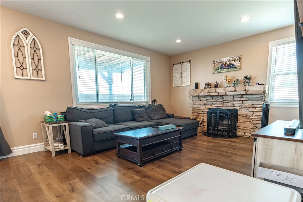 1217 W Avenue H7, Lancaster, California 93534 home-pic-9