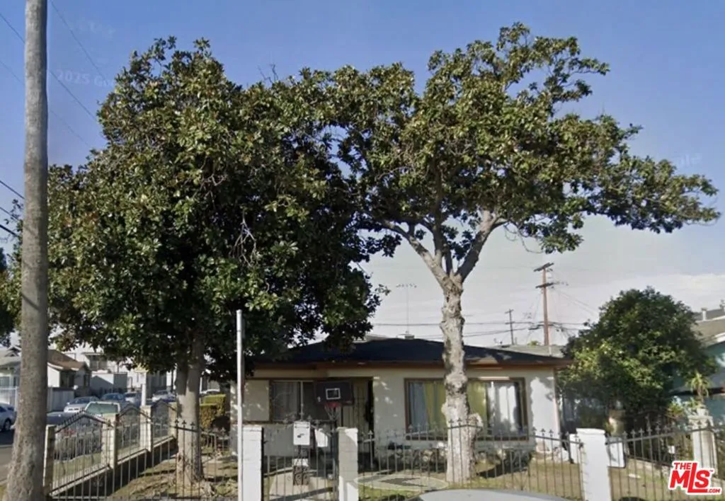 5879 Bonsallo Avenue, Los Angeles, California 90044 home-pic-0