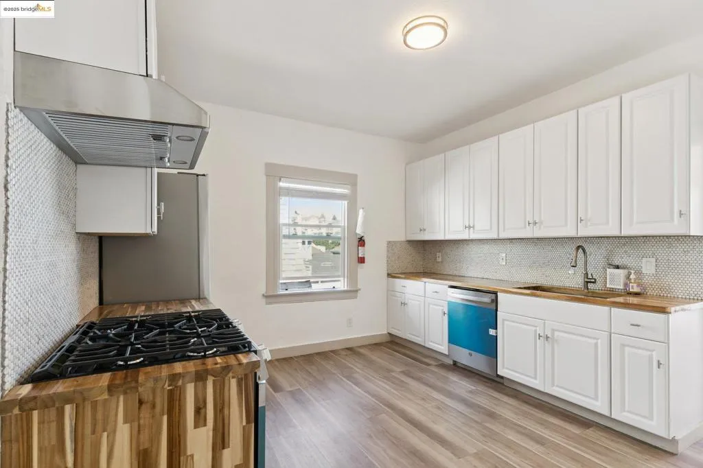 2322 E 21st St, Oakland, California 94601 home-pic-8