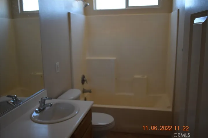 13735 Goldcrest Lane, Eastvale, California 92880