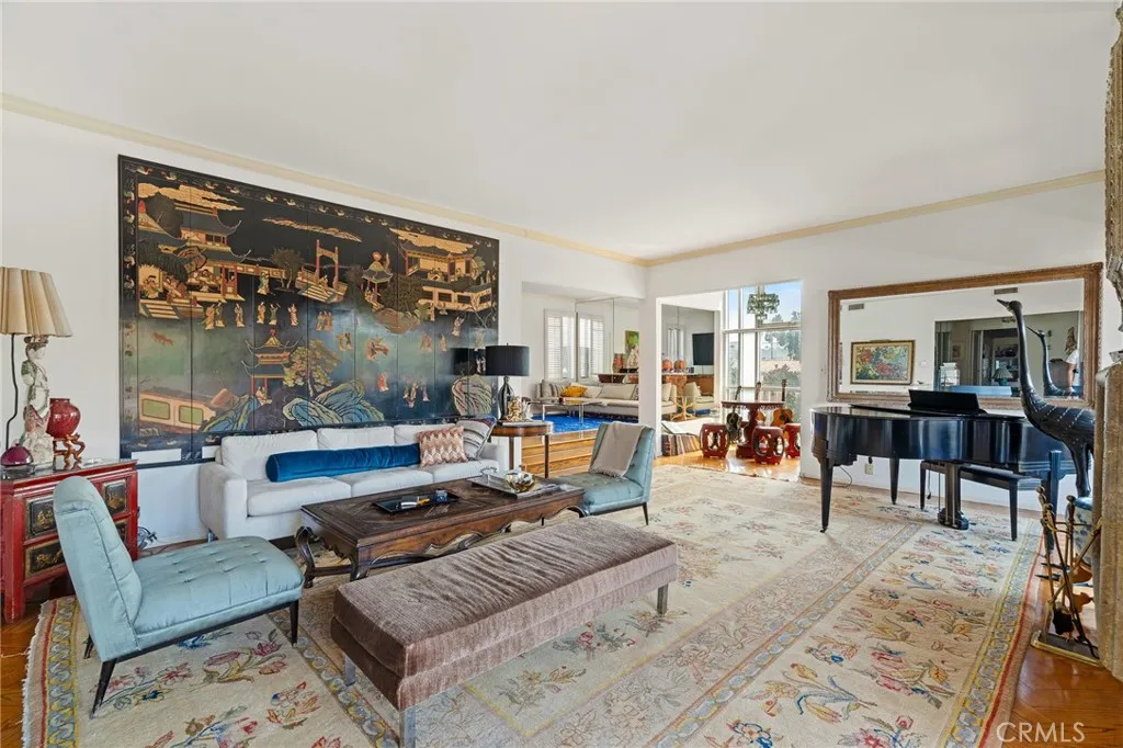 370 S Elm 2, Beverly Hills, California 90212 home-pic-2