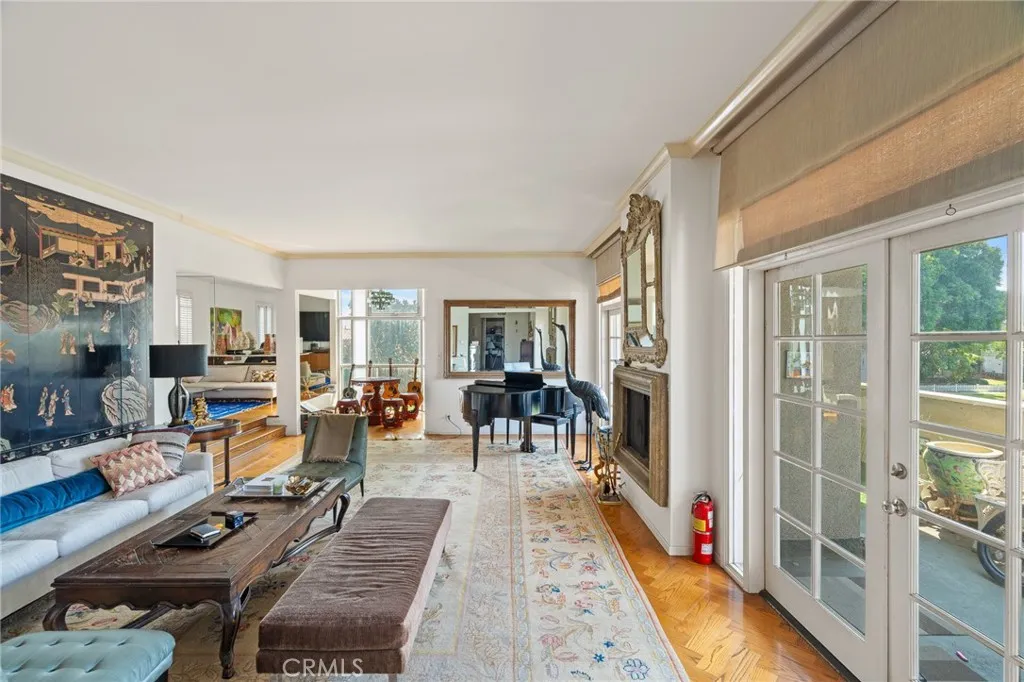 370 S Elm 2, Beverly Hills, California 90212 home-pic-1