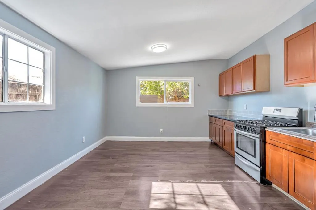 1521 80th Avenue, Oakland, California 94621 home-pic-14