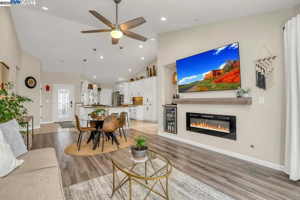 1864 Dune Point Way, Discovery Bay, California 94505 home-pic-8