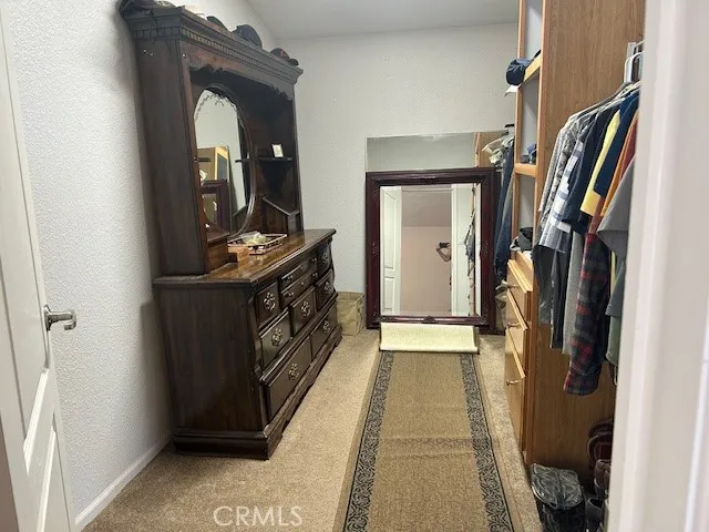 walk in closet/dressing room