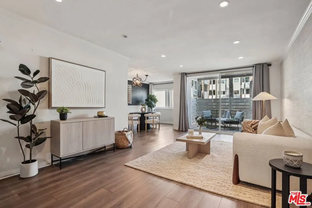 4915 Tyrone Avenue 102, Sherman Oaks, California 91423 home-pic-1