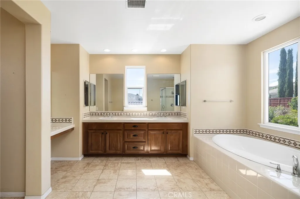 28475 Nautical Point Cir, Menifee, California 92585 home-pic-35