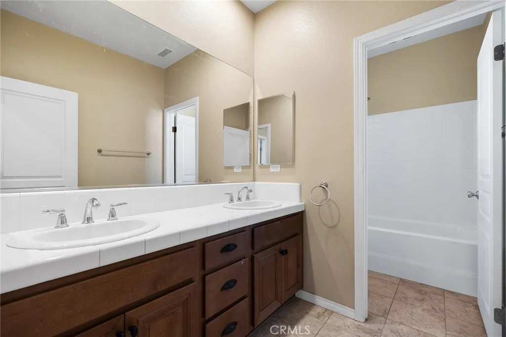 28475 Nautical Point Cir, Menifee, California 92585 home-pic-40