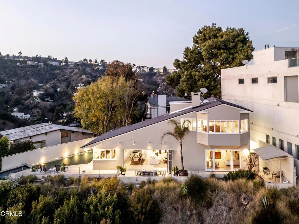 8326 Grand View Drive, Los Angeles, California 90046 home-pic-2