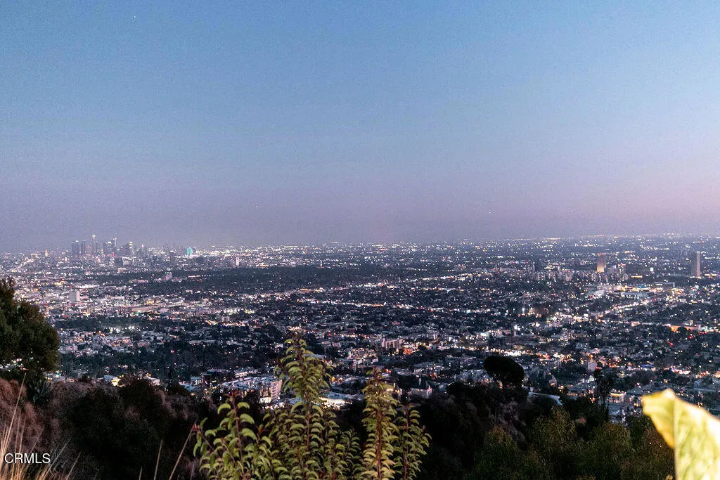 8326 Grand View Drive, Los Angeles, California 90046 home-pic-4