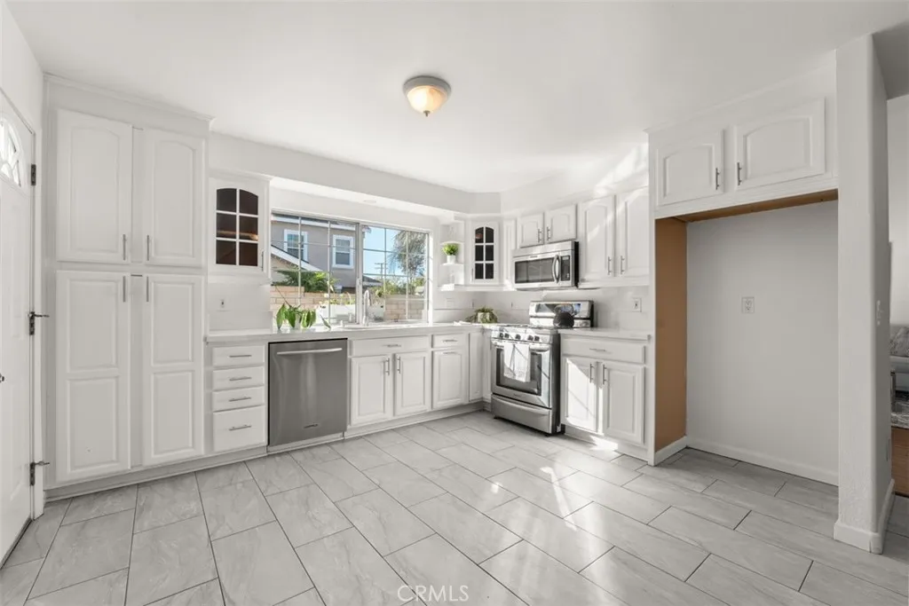 692 N Rancho Santiago Blvd, Orange, California 92869 home-pic-3