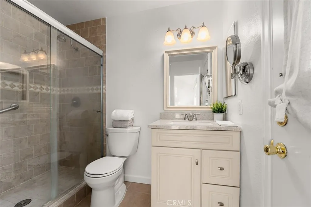 692 N Rancho Santiago Blvd, Orange, California 92869 home-pic-15
