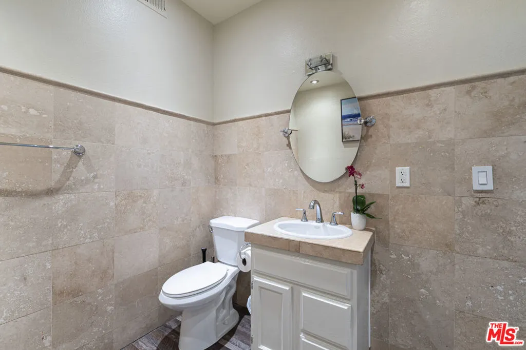 14919 Dickens Street 104, Sherman Oaks, California 91403 home-pic-17