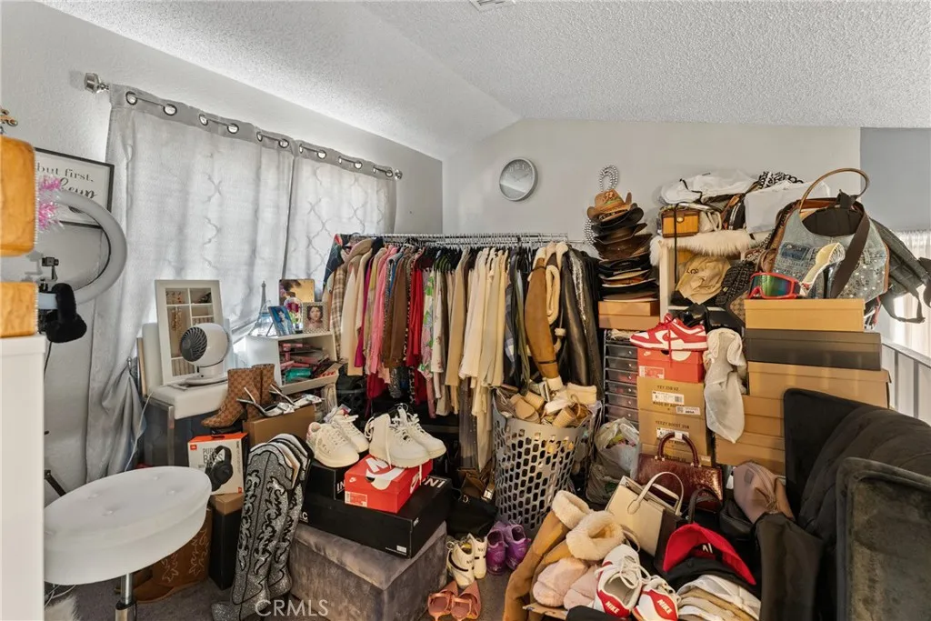 11557 Oakwood, Fontana, California 92337 home-pic-22