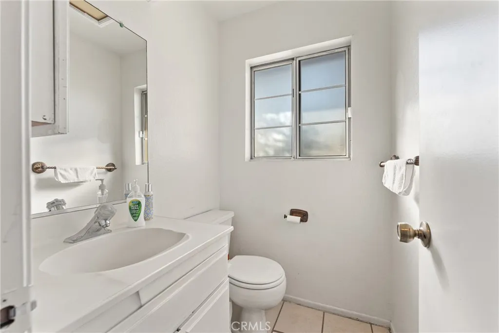 11557 Oakwood, Fontana, California 92337 home-pic-12