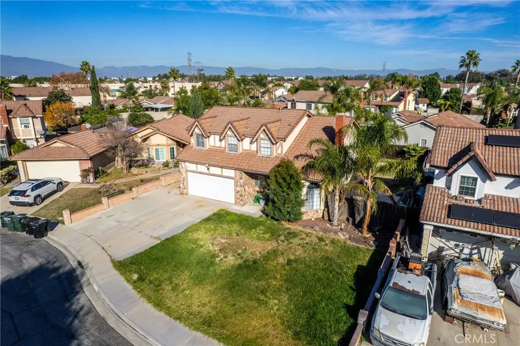 11557 Oakwood, Fontana, California 92337 home-pic-2