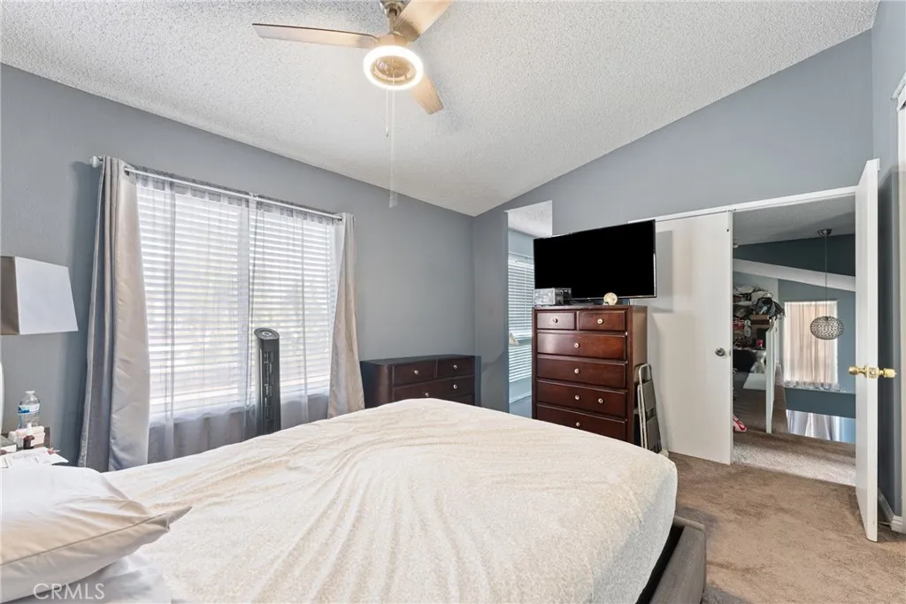 11557 Oakwood, Fontana, California 92337 home-pic-16