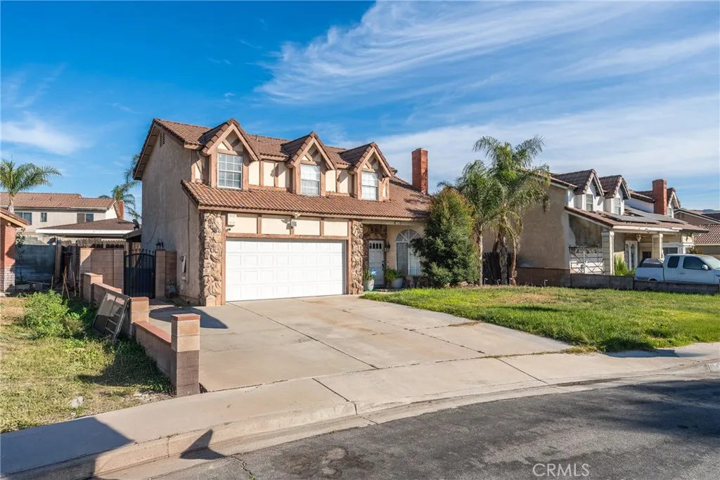 11557 Oakwood, Fontana, California 92337 home-pic-1