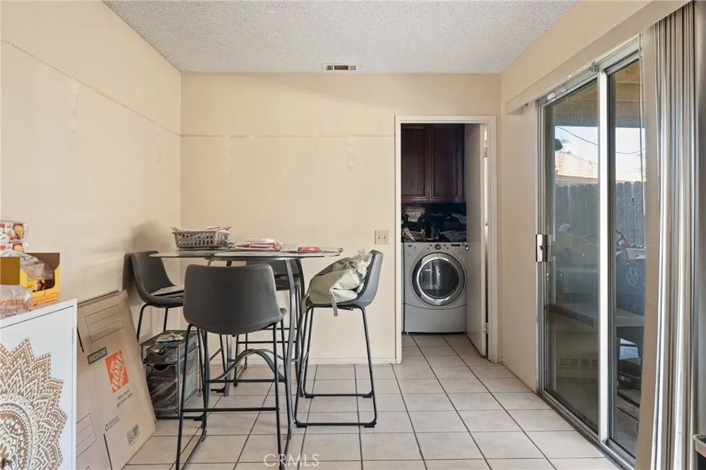 11557 Oakwood, Fontana, California 92337 home-pic-10