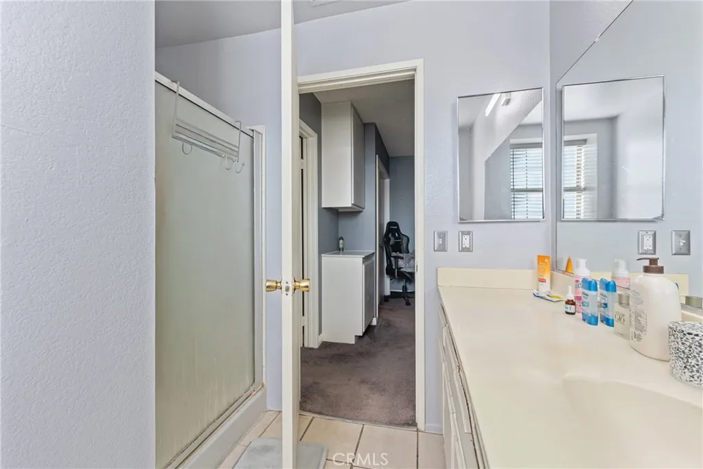 11557 Oakwood, Fontana, California 92337 home-pic-21