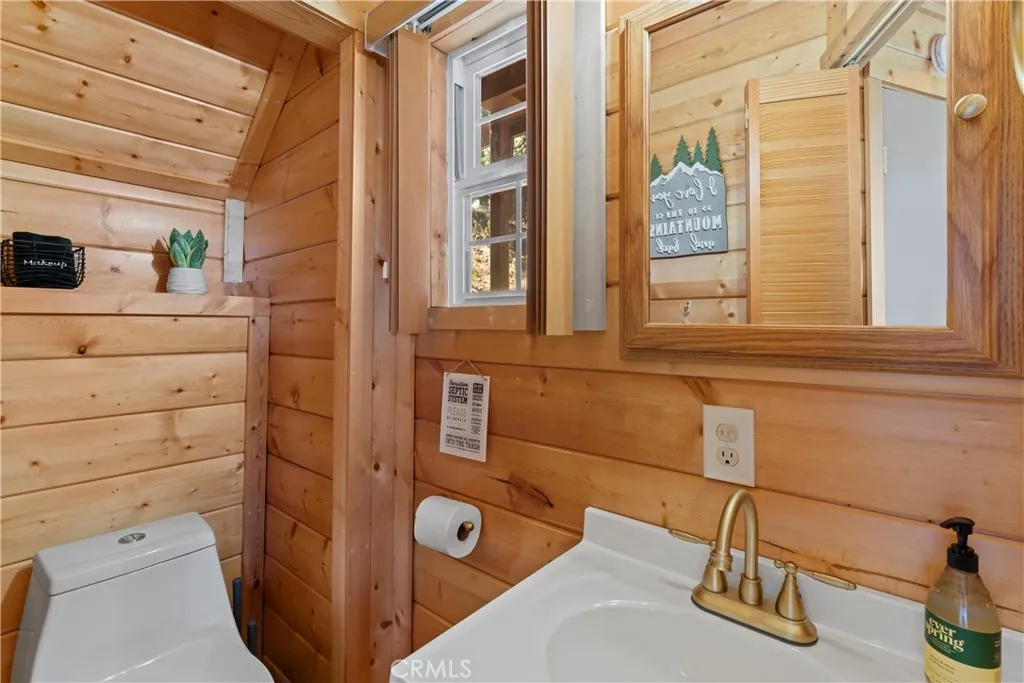 816 Chamois Drive, Crestline, California 92325 home-pic-33